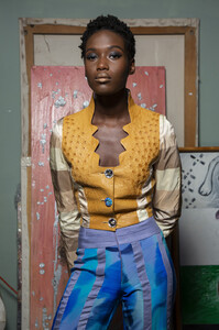 1848804889_LouDallasSpring2020BackstageLFQ1nP5SXFXx.thumb.jpg.dd67bd8ca3b97f3ea4f01325721f2b78.jpg