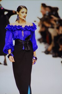 1853219478_ysl-fw-1992(8).thumb.jpg.07c0b327faae024da32adfb72a2df3e8.jpg