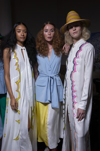1853615142_CynthiaRowleySpring2020BackstagekQUJAd9ou-kx(1).thumb.jpg.f7cd266ae1c80f494aa4a87e2af1f2e1.jpg