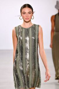 1858690571_ElieTahariRunwaySeptember2019NewYorkbLaeBCf1OUdx.thumb.jpg.342ed6bb0f4426b2a83bbd7753ab40d8.jpg