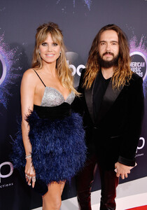 Heidi+Klum+2019+American+Music+Awards+Red+5dvSTbb8l7sx.jpg