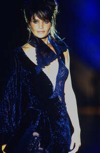 1885993775_versace-hc-fw-1994(1).thumb.jpg.dcb1b17d2d584d6b21ec5fe6a9a0bbbc.jpg