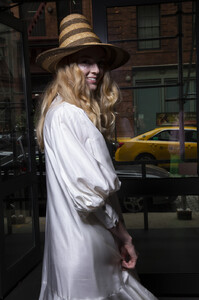 1891722428_CynthiaRowleySpring2020BackstagemDyR4V2LROmx.thumb.jpg.42532608434ae765c4c91b7b10c3df96.jpg