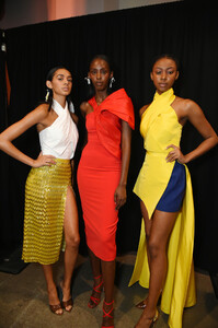 1895793999_AlietteBackstageSeptember2019NewYork2zWKiFH5M_lx(1).thumb.jpg.0a1cca4dede2946765be653867a72abd.jpg