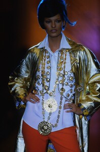 1911031108_versace-hc-fw-1992(2).thumb.jpg.e8d6ab1986016ab6f3da9289913ca4e0.jpg