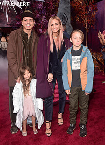 Ashlee+Simpson+World+Premiere+Disney+Frozen+t41zQNAK9n4x.jpg