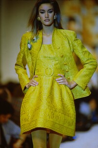 1944398251_susan-holmes(1).thumb.jpg.32493b37eb57d062d6193e9bddfff557.jpg