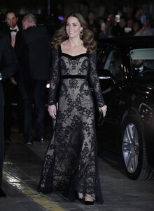 Duke+Duchess+Cambridge+Attend+Royal+Variety+HHRDStiAuUGx.jpg
