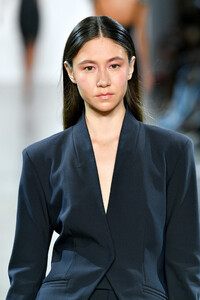 1952385104_AlietteRunwaySeptember2019NewYorkFashionI0sk0pB4Q3Zx.thumb.jpg.5dbf80c939ff66da2224d117053740ed.jpg