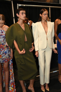 1957238483_AlietteBackstageSeptember2019NewYorktyMFKby5GR9x(1).thumb.jpg.6a1a39b3688b765bc4c206395f6ff5f9.jpg