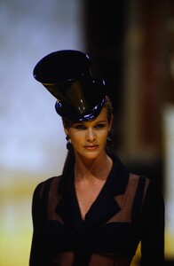 1961168090_dior-hc-ss-1995(1).thumb.jpg.2bac47c8e2cedf8acd44f102395e3982.jpg