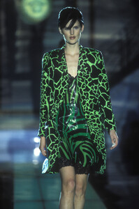 1970972138_VERSACEHAUTECOUTURESPRING96.thumb.JPG.7bd8aaee888b7debf903c593cf221f19.JPG