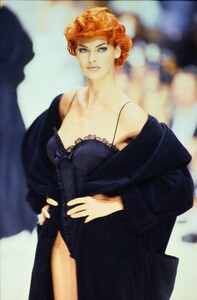 1973826691_alberta-ferretti-ss-1992(2).thumb.jpg.4f7d2fe6a27061fdecd2605cea106c9c.jpg