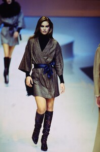 1978260007_valentino-fw-1997(2).thumb.jpg.4cb04af06909575dbfd6d38e010cfc95.jpg