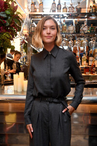 Arizona+Muse+Business+Fashion+Celebrates+Caroline+xP1VZ5wd6T1x.jpg