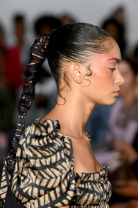 2026366460_MakiOhRunwaySeptember2019NewYorkFashion4q0f5wixD7Qx.thumb.jpg.effa5381fb66a118f940346d10e22dd0.jpg