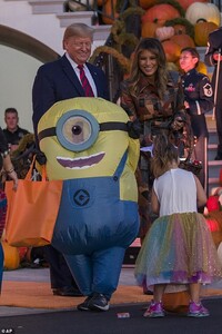 20303726-7623465-The_candy_quickly_took_a_tumble_as_the_child_walked_away_from_th-a-5_1572306540780.jpg