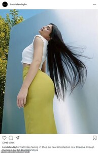 20496476-7641333-Muse_vibes_Kylie_Jenner_dropped_some_stunning_photos_Friday_from-a-93_1572655352283.jpg