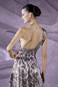 2057071889_NaeemKhanRunwaySeptember2019NewYorkZfhInGCM4e6x.thumb.jpg.b94415b8b591b5e223fcd1962fe95df2.jpg
