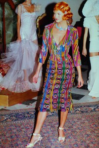 2061512787_john-galliano-ss-1998(1).thumb.jpg.7d8c68173de4d05e881fb352b3b49459.jpg