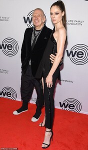 20651304-7654105-Good_friends_Before_heading_inside_she_posed_with_fashion_design-a-6_1573007224398.jpg