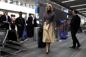 20652492-7656077-Ivanka_Trump_was_all_smiles_as_she_made_her_way_through_the_Dull-a-17_1573048586560.jpg