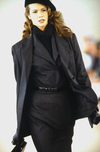 2067202863_elle-macpherson(12).thumb.jpg.107363d349e5430e9843df8f75442b8e.jpg