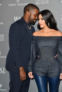 20700082-7658775-It_takes_two_West_gently_rested_his_forehead_against_Kim_s_wavy_-a-8_1573103603413.jpg