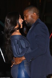 20700560-7658775-He_makes_her_smile_The_reality_star_appeared_giddy_in_her_husban-a-9_1573103603424.jpg