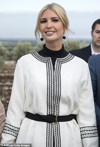 20717434-7660521-Chic_The_mother_of_three_wore_a_black_and_white_ensemble_for_the-a-112_1573137394281.jpg