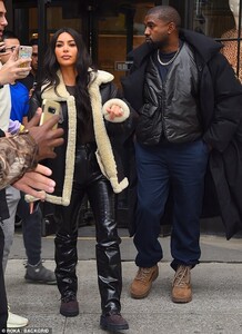 20730624-7661773-Power_couple_Kim_Kardashian_enjoyed_a_couple_s_outing_with_her_t-a-28_1573181278774.jpg