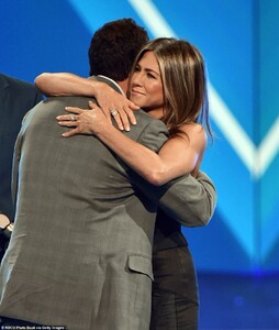 20847060-7671255-Pals_The_two_shared_a_warm_hug_on_stage-a-159_1573451720271.jpg