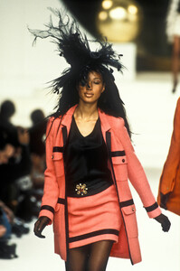 2089260757_Chanel1994HauteCouture13.thumb.jpg.a273be049aeb2ebd078a221a3974c5d8.jpg