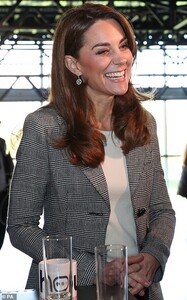 20904002-7675879-The_Duchess_of_Cambridge_was_typically_gracious_as_she_spoke_to_-a-196_1573560073823.jpg