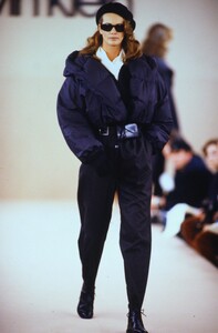 209236148_elle-macpherson(11).thumb.jpg.0423e18483511215bc8c3ae80fbae9c5.jpg