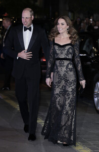 Duke+Duchess+Cambridge+Attend+Royal+Variety+B4Q1IHUdXmZx.jpg