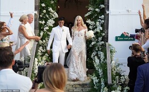 21101224-7693575-Congrats_The_happy_couple_couldn_t_keep_a_smile_off_of_their_fac-m-134_1573942740588.jpg