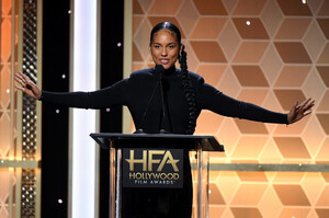 Alicia+Keys+23rd+Annual+Hollywood+Film+Awards+9iNlHaRFY6bx.jpg
