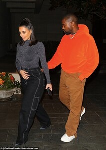 21123100-7695271-Not_long_to_go_They_re_in_Houston_Texas_for_Kanye_West_s_42_appe-a-39_1574012517803.jpg