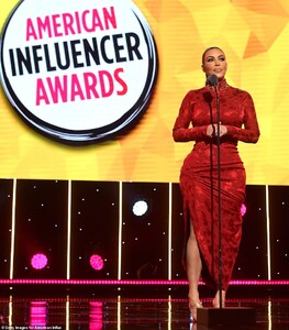 21187072-7700507-Giving_back_Kim_wasn_t_in_contention_for_an_award_at_the_ceremon-a-42_1574148600199.jpg