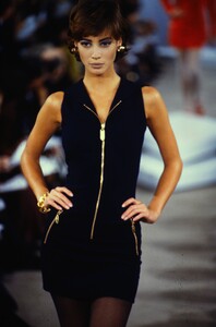 2126804789_donna-karan-ss-1991(4).thumb.jpg.4a6a10127c584938fdd399c2bc554828.jpg