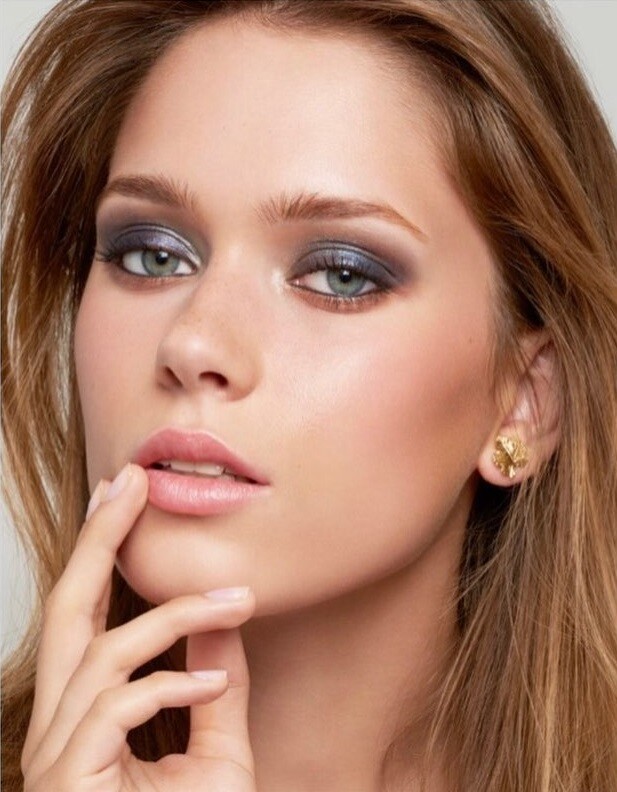 https://www.bellazon.com/main/uploads/monthly_2019_11/2130216176_IlonaClementintfemmeac4nov2019ce.jpg.5fe4469dd843d367665a7cf704c3798c.jpg