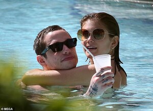 21385670-7718195-My_turn_Kaia_had_her_arms_wrapped_around_Pete_in_the_water-a-73_1574575009062.jpg