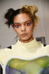 2141221908_VfilesBackstageSeptember2019NewYorkFashionnFTrYHcX1t8x.thumb.jpg.79bc6abfeddecad2d50bacbb1e810542.jpg