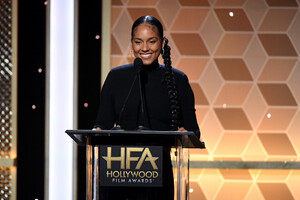 Alicia+Keys+23rd+Annual+Hollywood+Film+Awards+jqAYMDlOZtDx.jpg