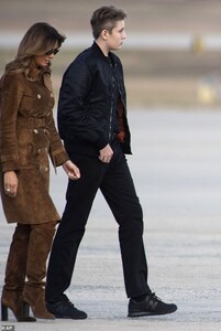 21510746-7729149-On_the_go_Barron_and_his_mom_trailed_behind_the_president_as_the-m-45_1574813911981.jpg