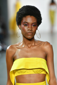 215457097_AlietteRunwaySeptember2019NewYorkFashionT6e8RQ_28zhx.thumb.jpg.b42d0950c66025b9c00b256017165cdb.jpg