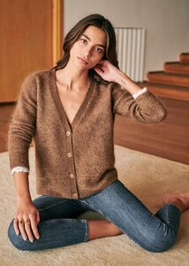 218157006_Charlesjumperctmk8vxpv8srcs6dk0nuy.thumb.jpg.611a6b94c380a0117cecfdd70af223b1.jpg