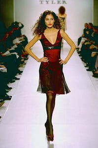 227869916_richard-tyler-fw-2000(5).thumb.jpg.3761b69424a6238bf7503b8fba4be290.jpg