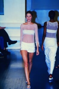 236010584_vivienne-tam-ss-1999(9).thumb.jpg.05fe4897f9914f8cd03dc6904bfeeef0.jpg